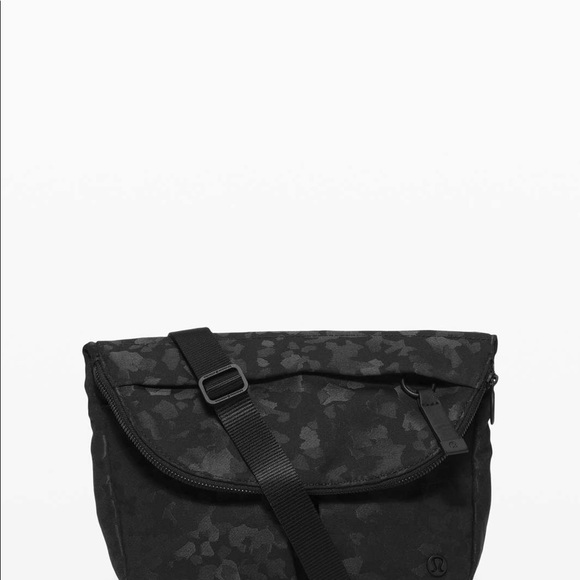 Lululemon All Night Festival Bag 5L Camo Jacquard - Picture 2 of 3
